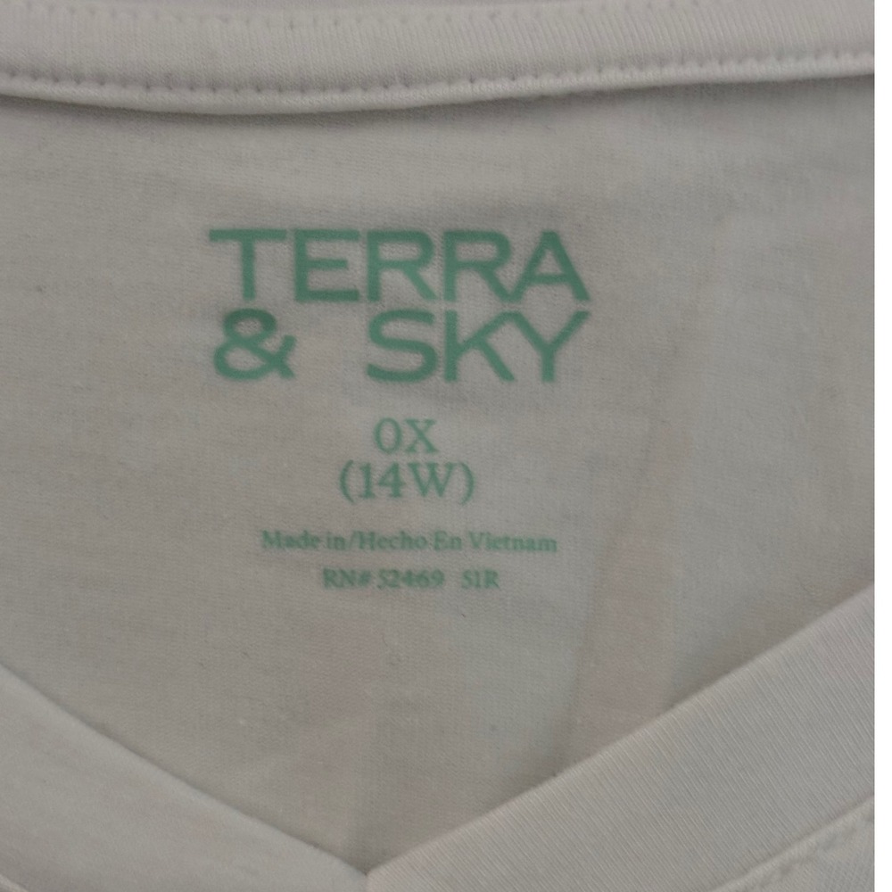 Terra & Sky V-Neck T-Shirt Women 0X (14W) White Long Sleeve Stretch NWOT